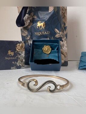 NIQUEA.D NEW Gold Tone Scroll Bangle S Bracelet Gift Box Bag Bow Filigree Floral